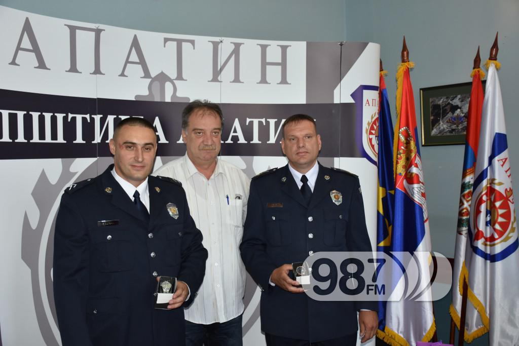Nagradjeni policajci, mup apatin, predsednik opstine apati, Bosnjak, Yigic (5)