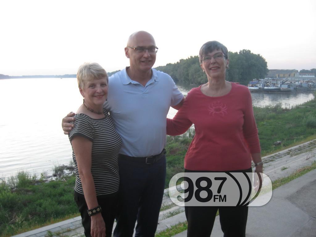 Amerikanci Bet i Eva sa Borisom Mašićem na Dunavu