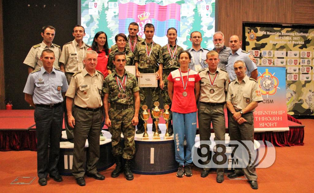 Djuro Borbelj, Mariana Cegar Lukić i Goran Cegar sa clanovima reprezentacije Srbije