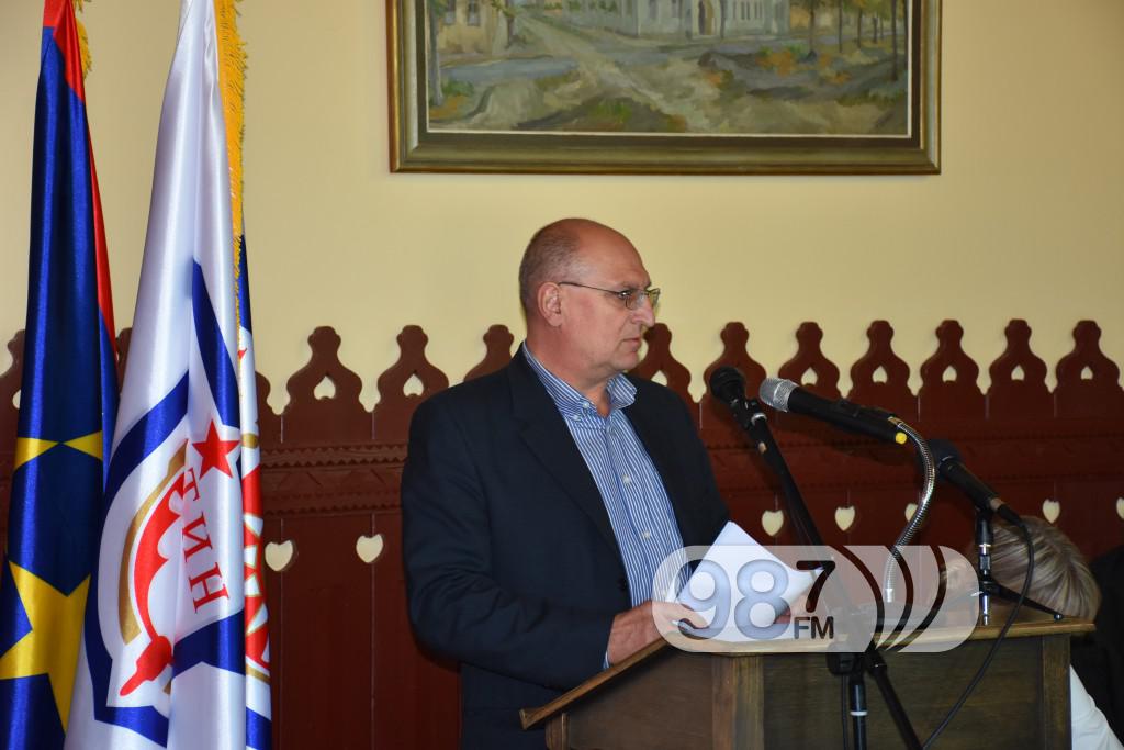 Nedeljko Vucenovic, sednica so Apatin