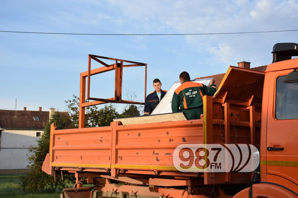 Postavljanje obruca na terenu kod vodotornja, jkp nas dom, kamion (1)