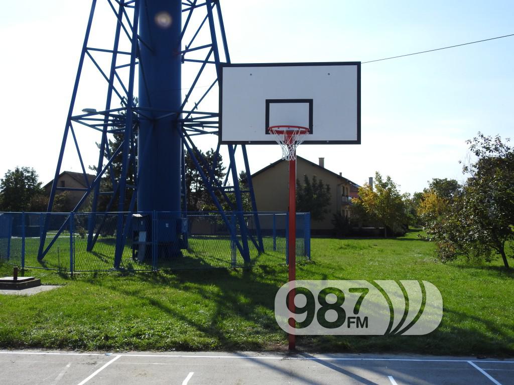 Teren kod vodotornja, djacki parlament (3)