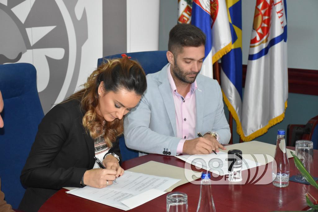 Potpisivanje ugovora za ritam evrope, kancelarija za mlade (16)