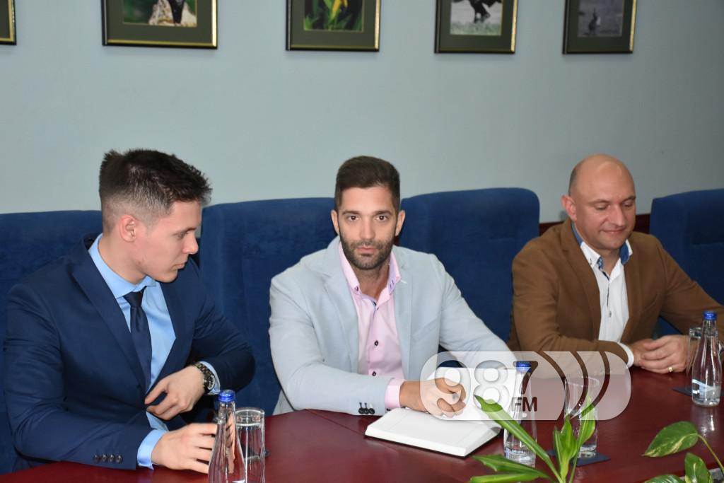 Potpisivanje ugovora za ritam evrope, kancelarija za mlade (9)