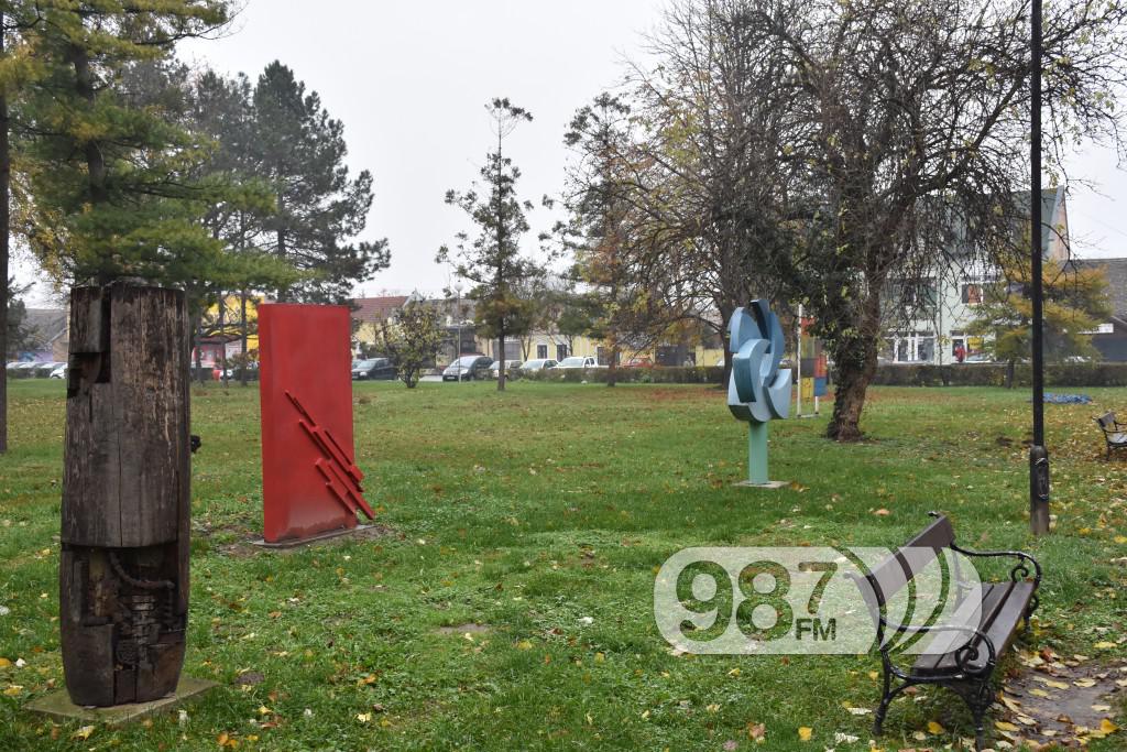 SKulpture po apatinu, umetnicka kolonija  (1)