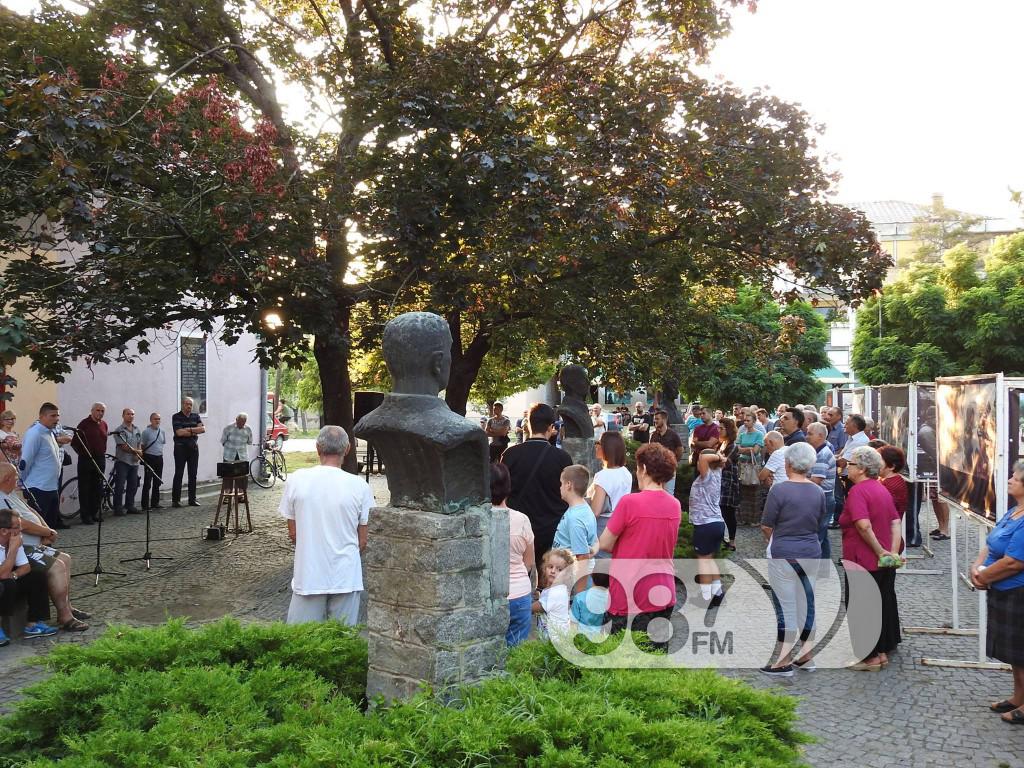 oluja na trgu heroja