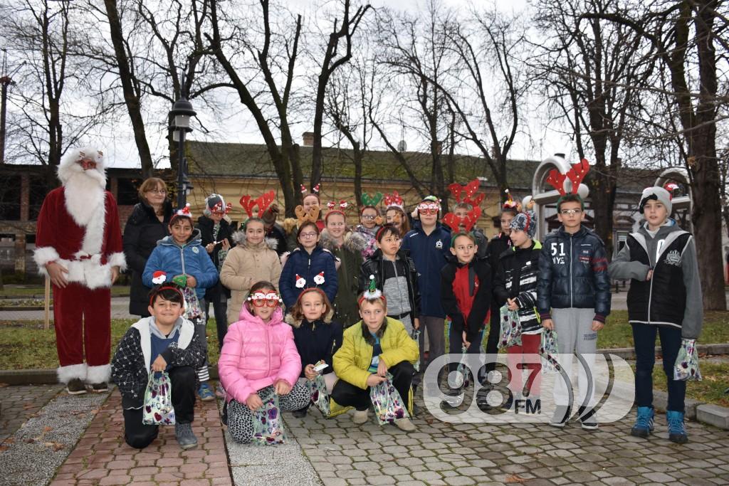 Deda mraz radio dunav, deda mrazov servis za zelje, deca i deda mraz (61)