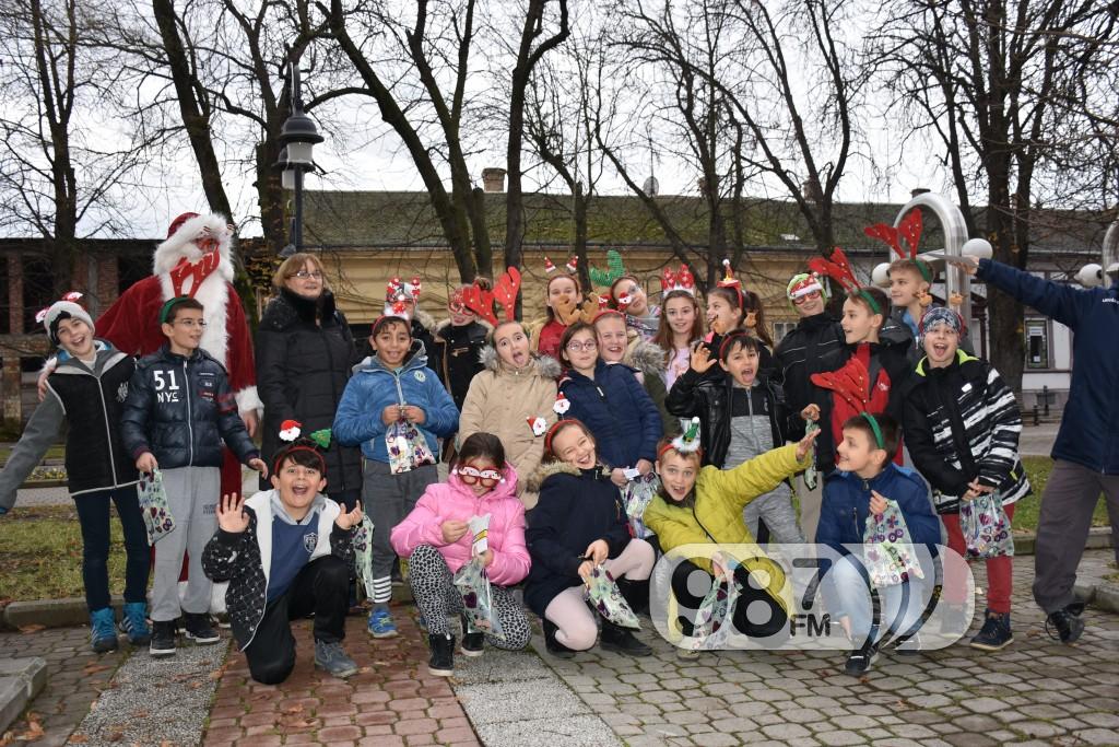 Deda mraz radio dunav, deda mrazov servis za zelje, deca i deda mraz (67)