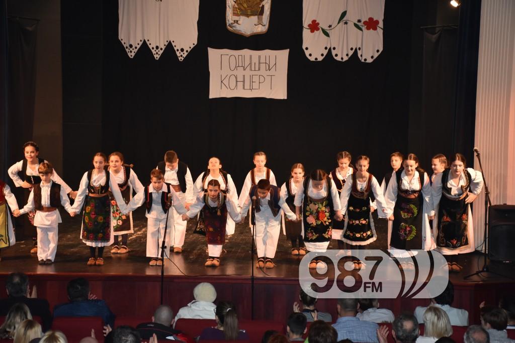Godišnji koncert GKUD Dunav Apatin decembar 2017, Kud Dunav koncert (13)