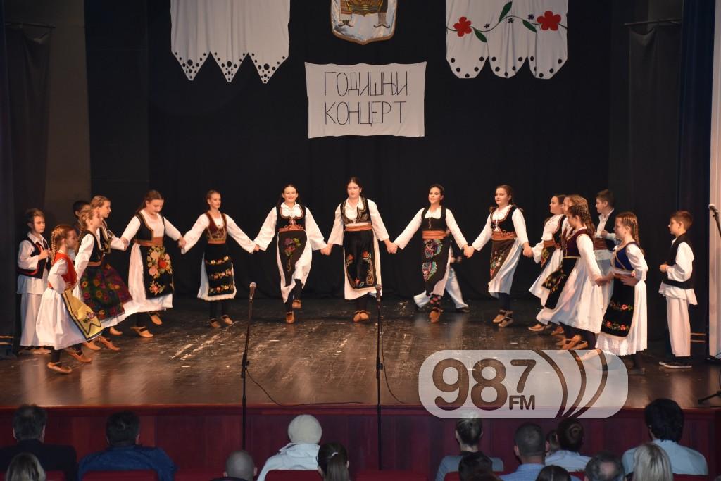 Godišnji koncert GKUD Dunav Apatin decembar 2017, Kud Dunav koncert (16)
