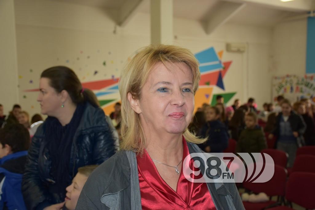 Podela paketica u osnovnoj skoli, nova godina (12)