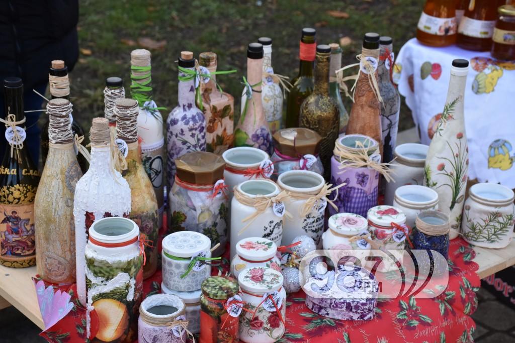 aPATINSKE VREDNE RUKE, PRODAJNA IZLOZBA, PRED BOZIC (4)