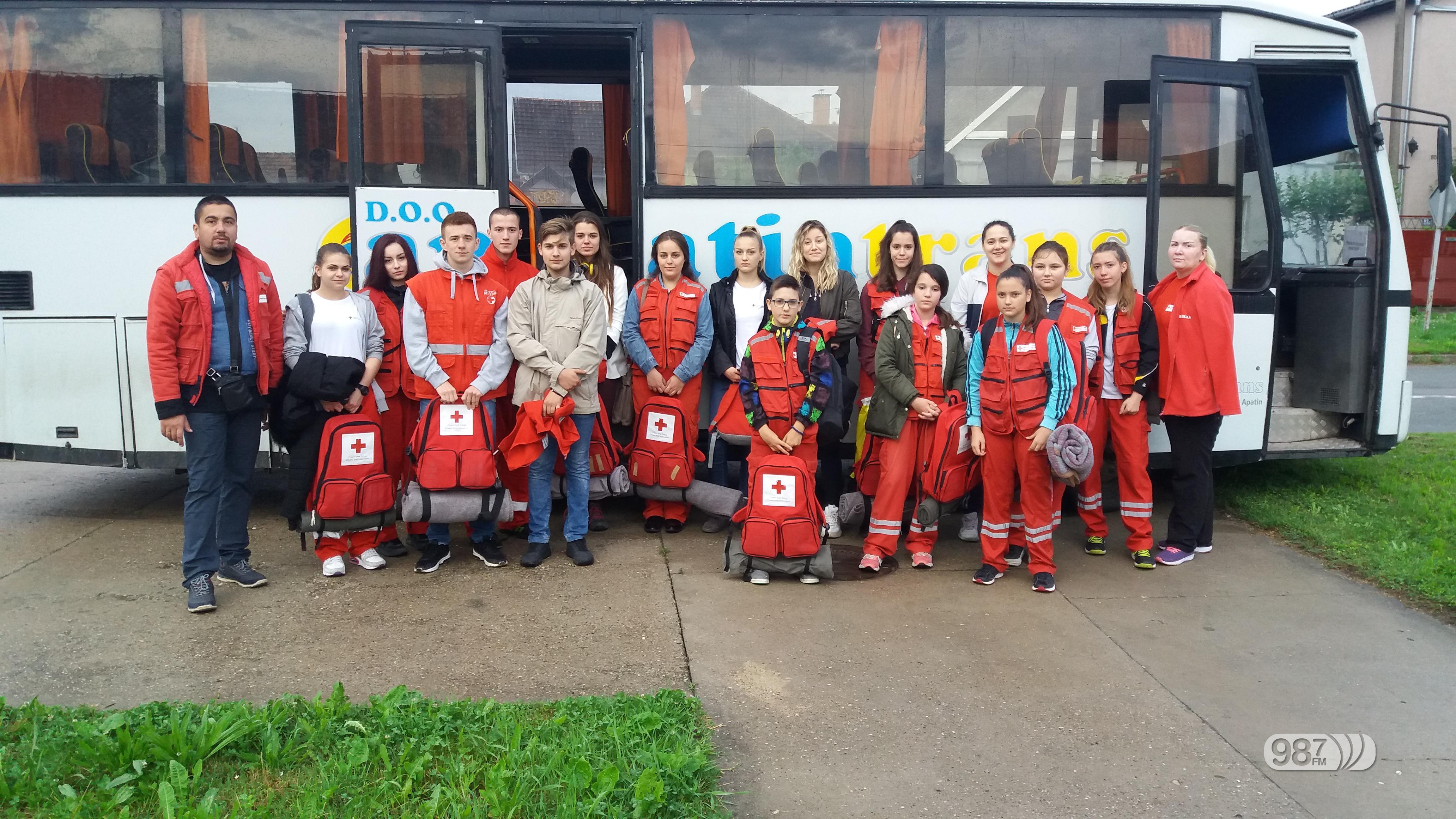 АПАТИНСКИ ЦРВЕНИ КРСТ НА ПОКРАЈИНСКОМ ТАКМИЧЕЊУ У ПРУЖАЊУ ПРВЕ ПОМОЋИ