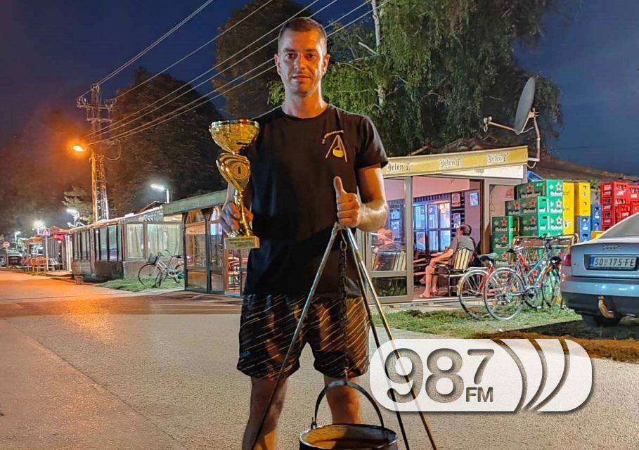 Predrag Ruzic ПРЕДРАГ ЛОВРИЋ СКУВАО НАЈБОЉИ ПАПРИКАШ У МЛАДЕНОВУ - Radio Dunav